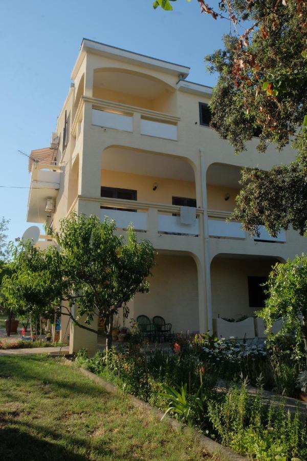 Apartmani Bosiljka Nin Luaran gambar